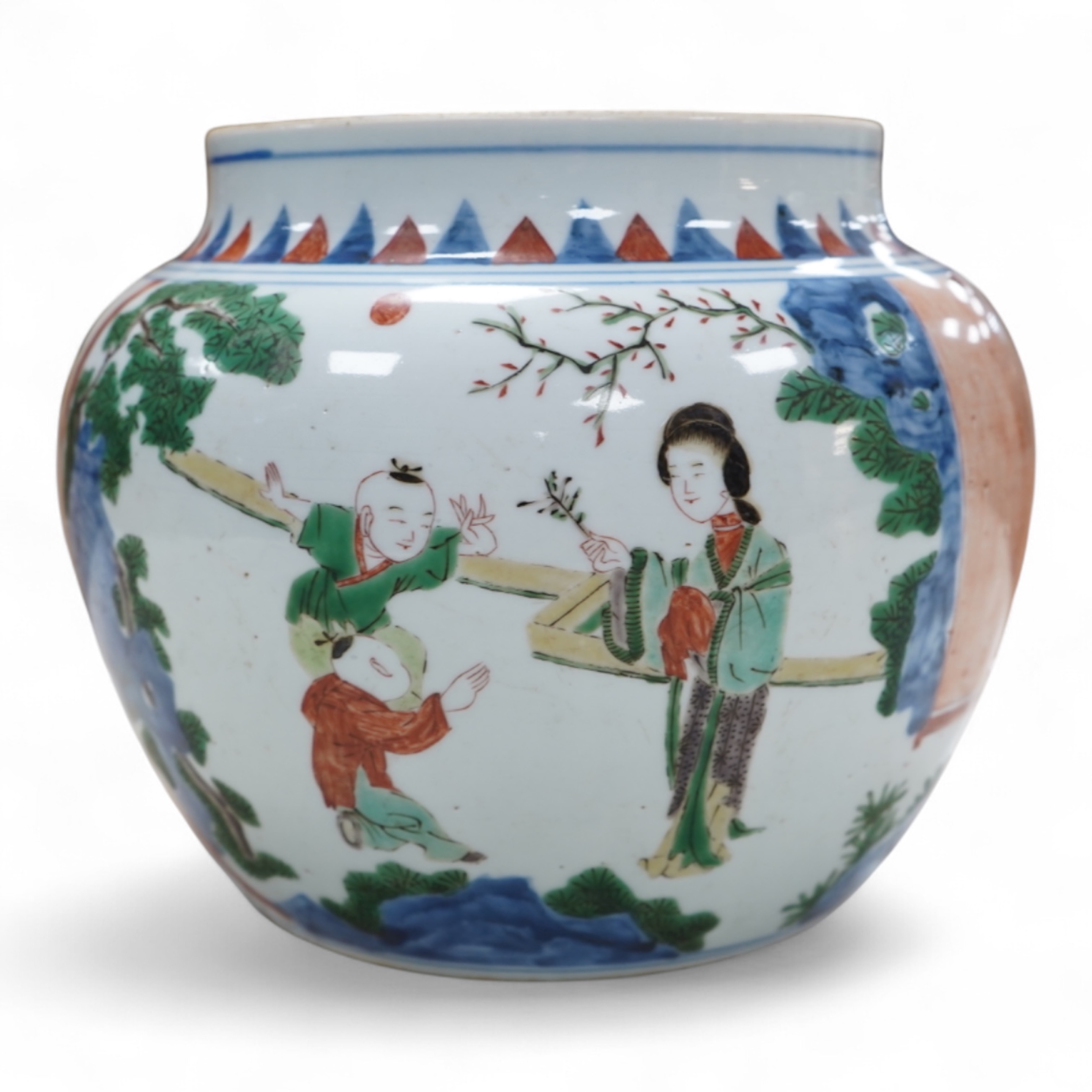 A Chinese famille rose jardiniere, 9cm high